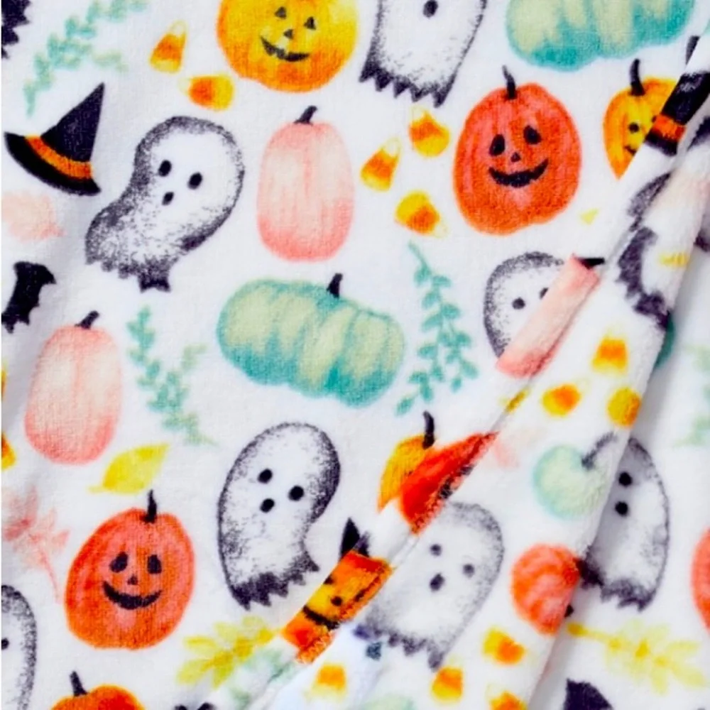 Adorable Sweet Halloween Ditsy plush throw! 60x70 Multicolored. NWT